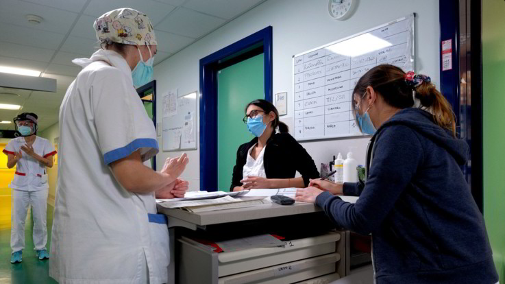 Coronavirus, diminuisce il numero dei decessi. In calo anche i ricoverati