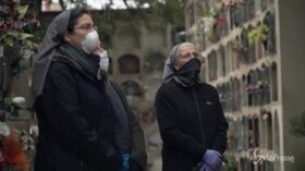 Coronavirus, Barcellona: il canto delle suore per l’ultimo addio di una consorella