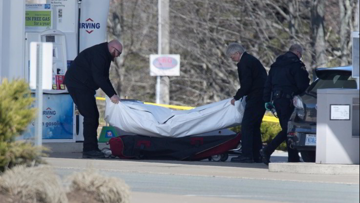 Canada, un uomo travestito da poliziotto spara: uccise 16 persone