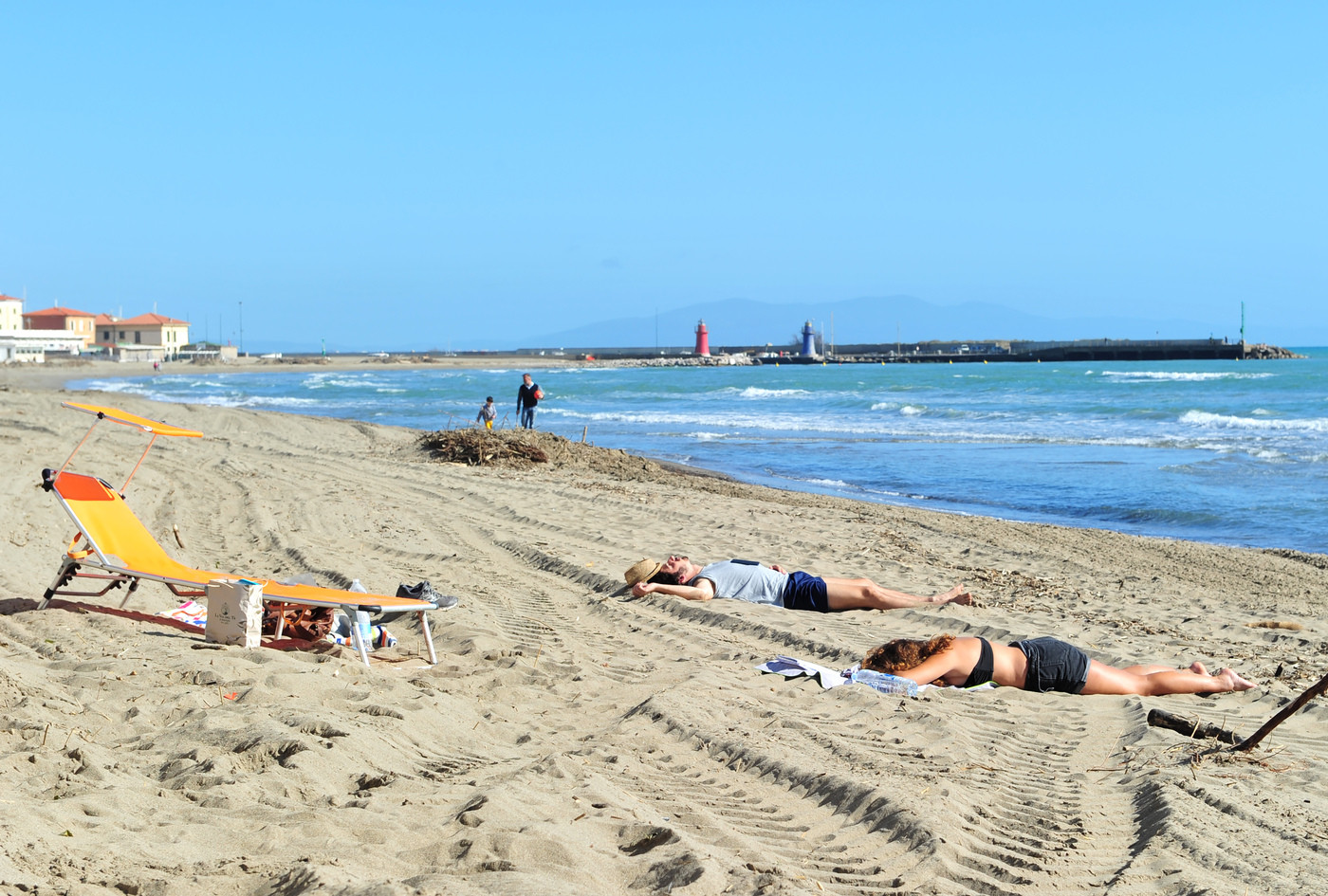 Coronavirus. Estate in Italia, tra ipotesi di bonus, divieti di espatrio e incognite riapertura