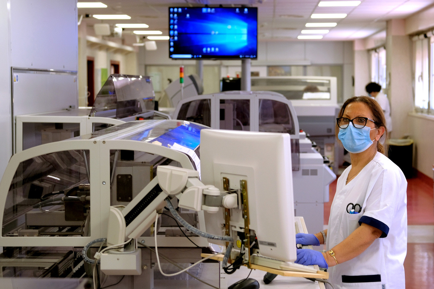 Coronavirus, restano in calo positivi e terapie intensive