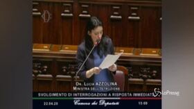 Scuola, Azzolina auspica una Maturità con orale a scuola