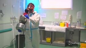 Coronavirus, a Madrid l’esercito impiegato per disinfettare gli ospedali