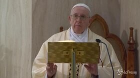 Coronavirus, il Papa prega per studenti e insegnanti
