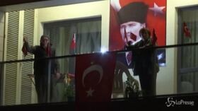 Coronavirus, celebrazioni per la festa nazionale dei bambini in una Istanbul in lockdown