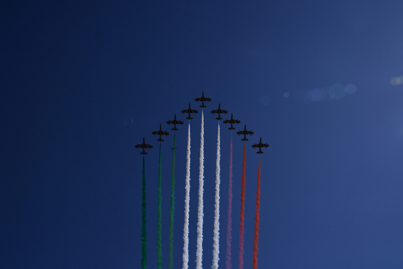 25 aprile lo spettacolo delle Frecce tricolori che sorvolano Roma