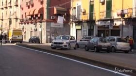 Poliziotto muore a Napoli per fermare una rapina in banca, fiori e un ‘angelo’ sul luogo dell’impatto