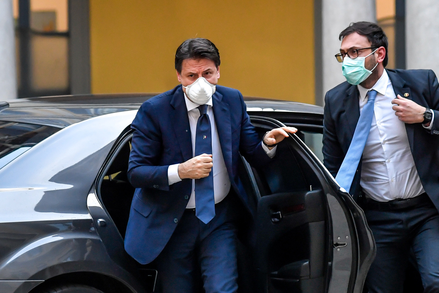 Coronavirus, Fase 2 scontenta tutti. Conte prova a ricucire strappo con Cei