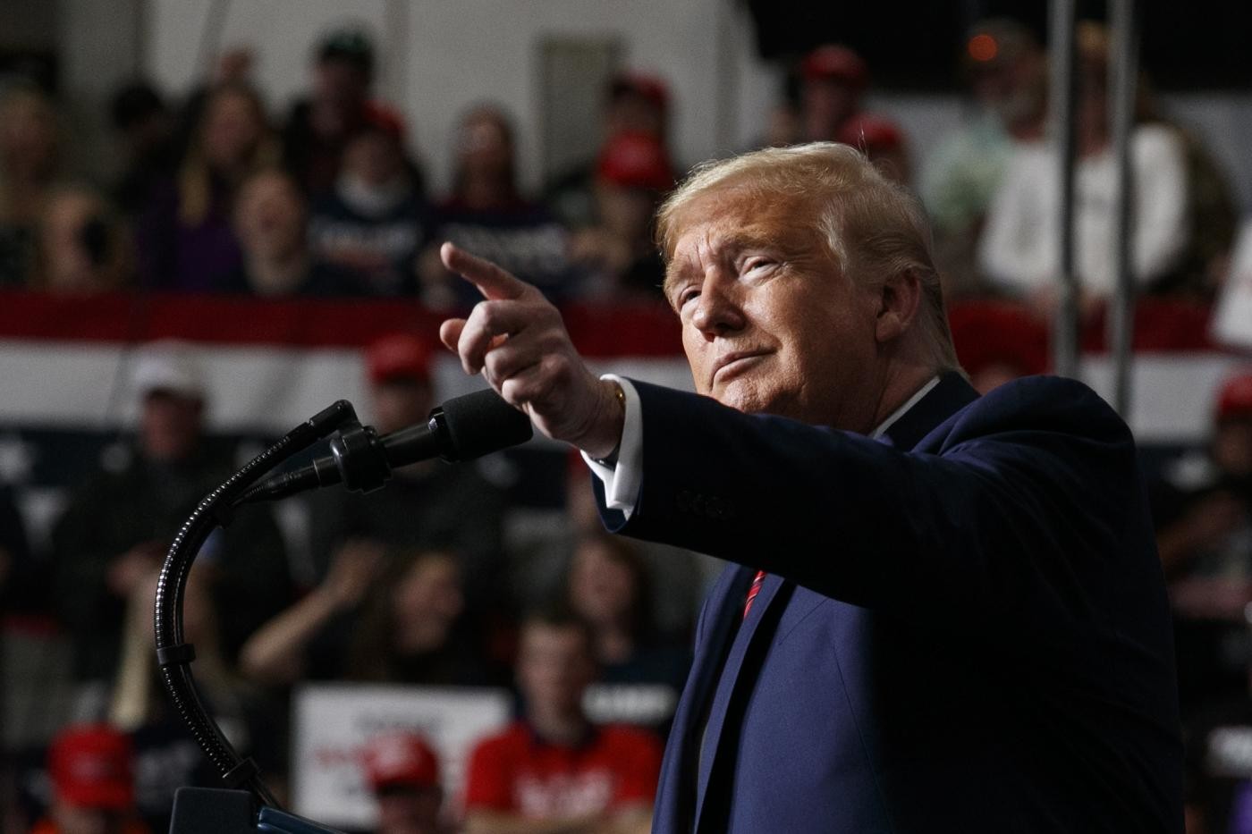 Coronavirus, nazioni guardano a riapertura: Johnson frena, Trump vara linee guida