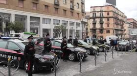 Napoli, omaggio di Carabinieri e Guardia di Finanza al poliziotto ucciso