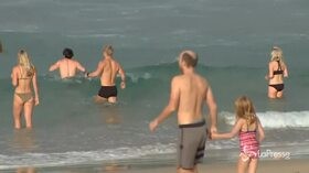 Coronavirus, L’Australia riapre la celebre Bondi Beach a bagnanti e surfisti