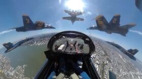 USA, squadre acrobatiche in volo su New York. Le immagini spettacolari