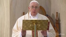 Coronavirus, il Papa prega per i defunti ‘anonimi’ vittime della pandemia