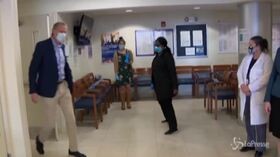 Coronavirus, il sindaco di New York De Blasio visita un nuovo centro per i test