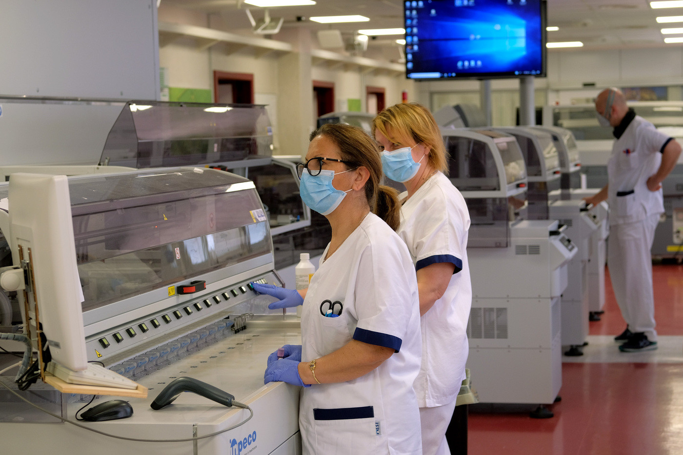 Coronavirus: calano i ricoverati, 174 decessi