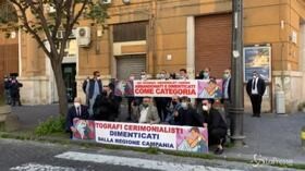 Protestano i fotografi cerimonialisti napoletani: “Settore in ginocchio”