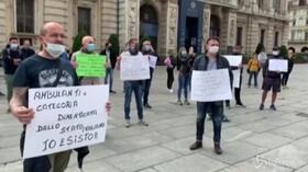 Mercatini non alimentari, la protesta degli ambulanti: “Noi i nuovi poveri”
