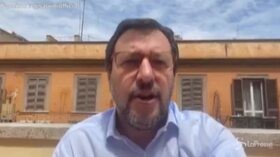 Coronavirus, Salvini: “Perché il governo non parla delle cure col plasma?”