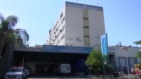 Brasile, la disperazione dei parenti delle vittime fuori dagli ospedali: “La colpa è di Bolsonaro”