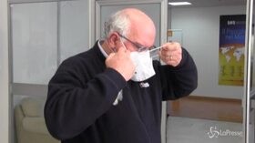 Napoli, il professor Ascierto riceve camici e mascherine dagli imprenditori campani