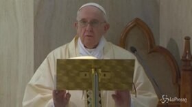 Papa Francesco prega per operatori Croce Rossa