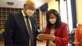 Fase 2, Claudio e Annunziata i primi sposi a Milano: “Lo volevamo, con o senza mascherine”