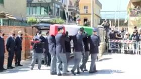Napoli, ultimo saluto al poliziotto morto durante un inseguimento