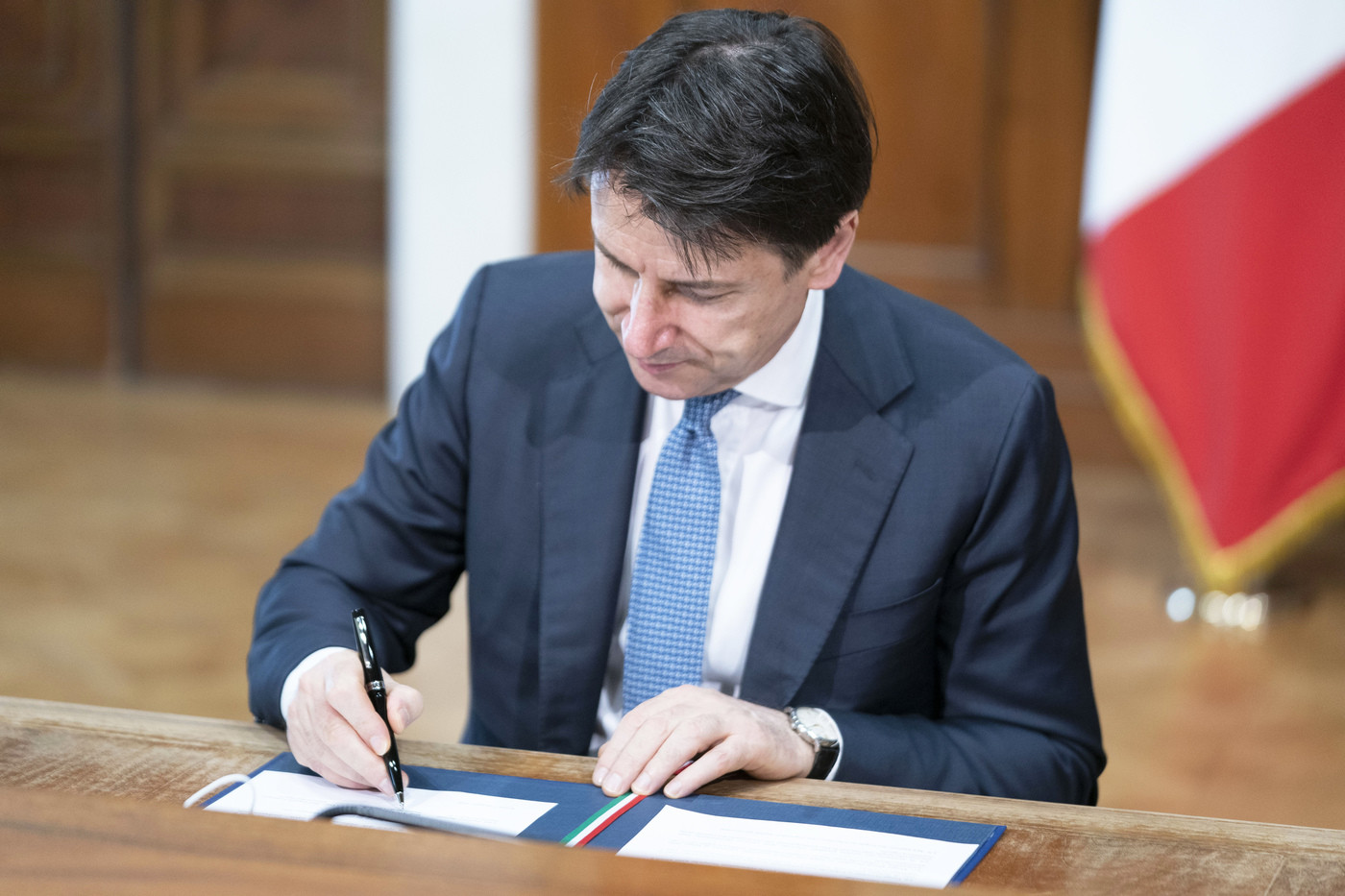 Decreto rilancio, asse M5S-Pd contro condono. Conte rassicura su Cig: Misure semplificate