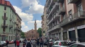 Milano, campane a festa e applausi ai balconi per la liberazione di Silvia Romano