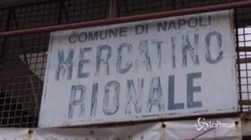 Fase 2, a Napoli riaprono mercati al coperto. Gli esercenti: “Piu’ controlli che clienti”