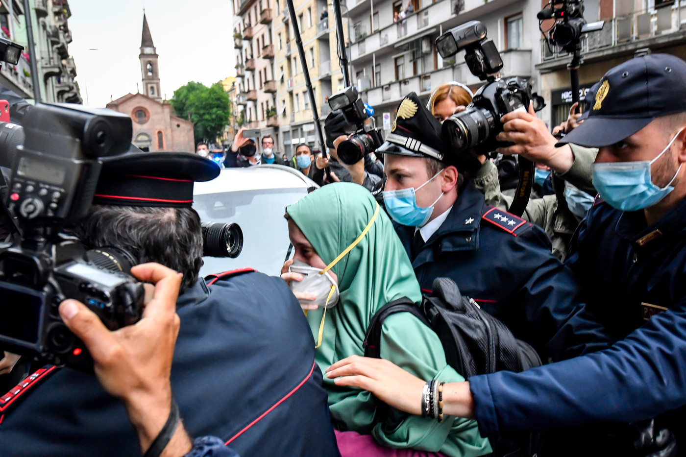 Silvia Romano, inchiesta sulle minacce. La madre: Chiunque tornerebbe convertito