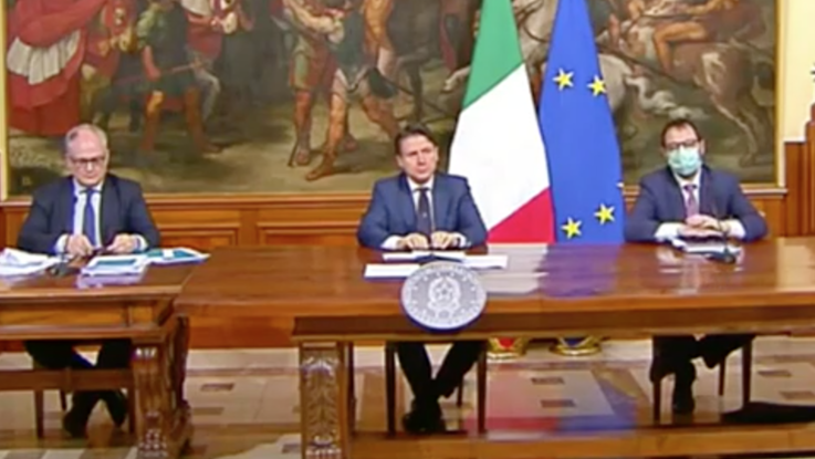 Decreto Rilancio, via libera dal Cdm. Conte: Vale 2 manovre. Compromesso sui migranti