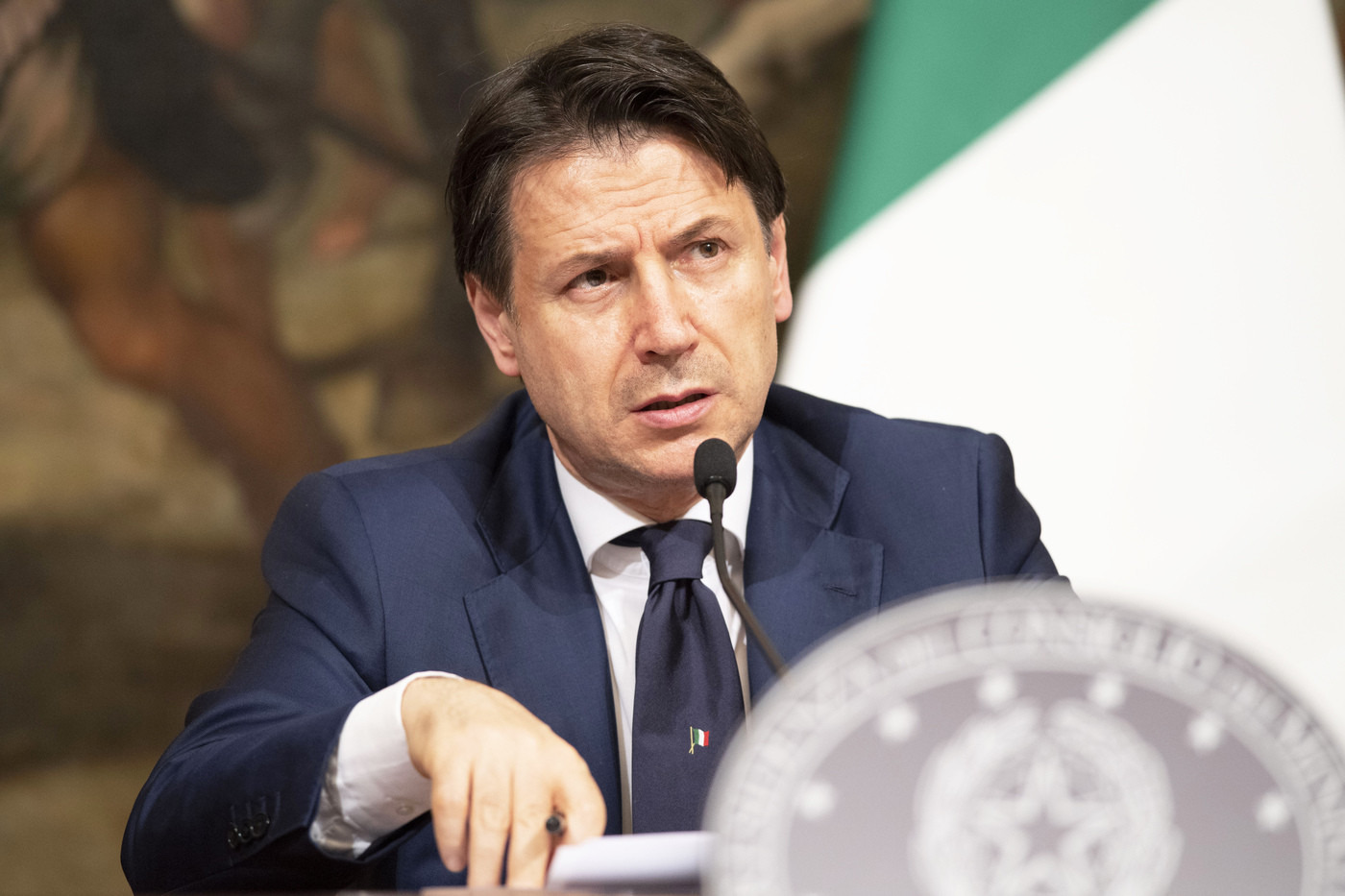 Decreto Rilancio, Conte: Taglio tasse per 4mld. Bellanova piange per sì a sanatoria