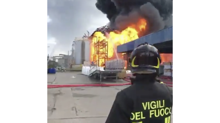 Venezia Esplosione E Incendio In Una Ditta A Marghera