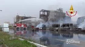 Marghera, incendio in stabilimento ditta prodotti chimici: l’intervento dei Vigili del Fuoco