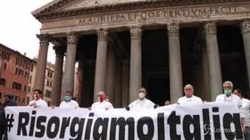 Roma, la protestra dei ristoratori al Pantheon