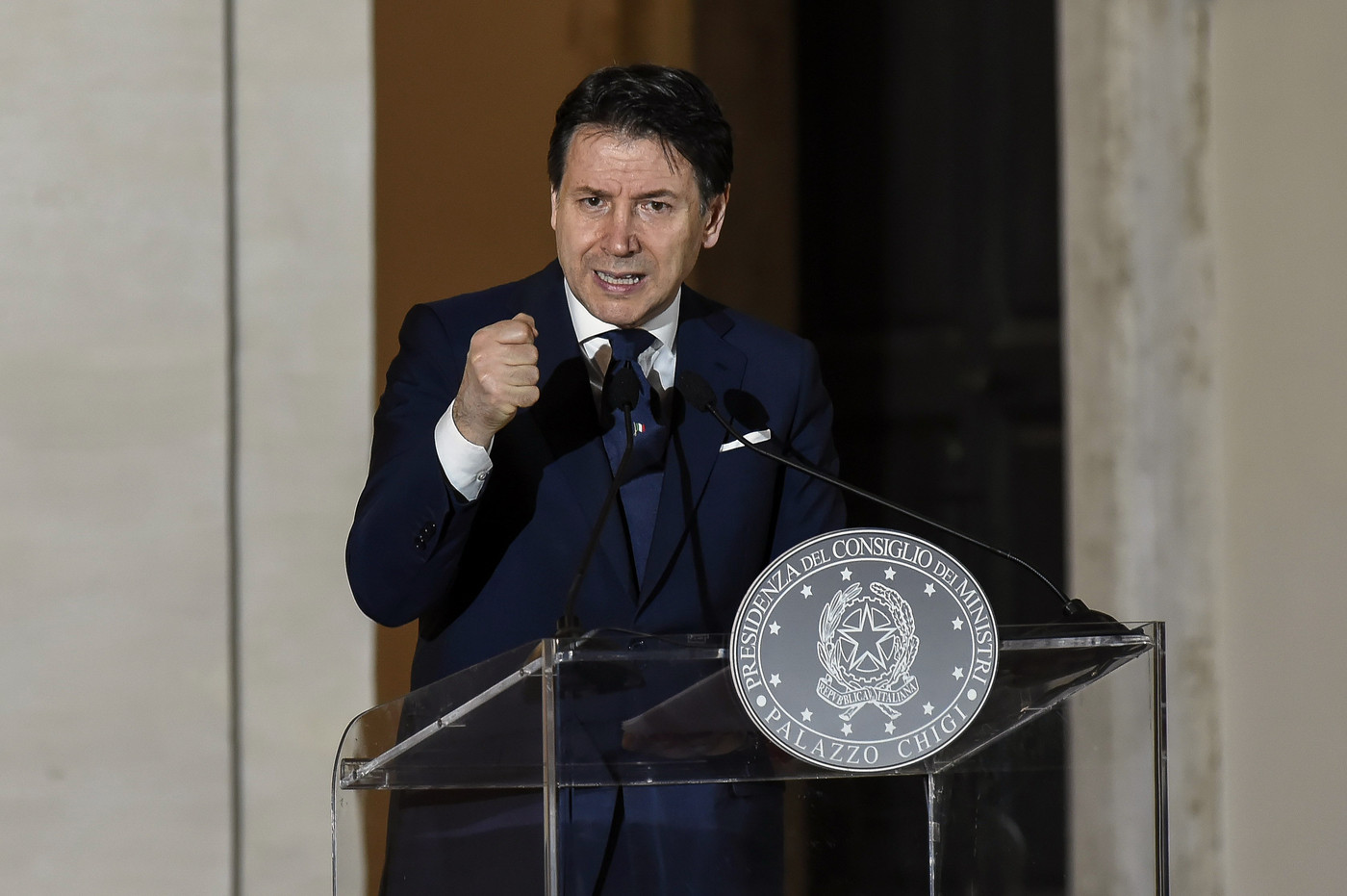 Coronavirus, bufera Stato-Regioni, poi accordo nella notte: Conte “cede”