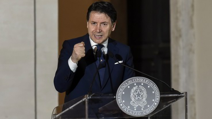 Coronavirus, bufera Stato-Regioni, poi accordo nella notte: Conte "cede"