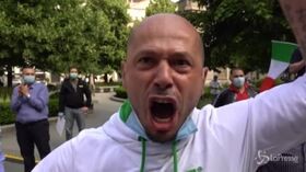 Milano, ambulanti sotto il comune: “Vogliamo lavorare, siamo pronti a bloccare la città”