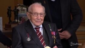 Inghilterra, diventa cavaliere il veterano di guerra recordman di raccolta fondi