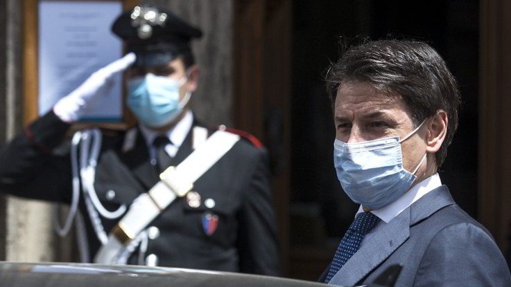 Conte: "E' ora di una svolta. Patto con l'opposizione". Oggi in Parlamento su Fase 2