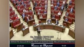 Deputato M5S attacca sanità lombarda, bagarre alla Camera e seduta sospesa