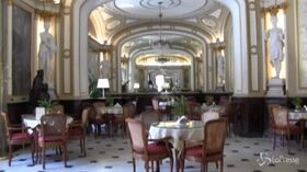 A Napoli riapre lo storico caffè Gambrinus: “Aspettiamo il Presidente Mattarella”