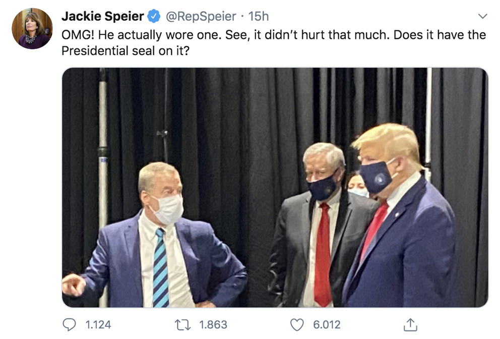 USA, Trump senza mascherina contro tutti. Ma alla Ford sbuca la foto
