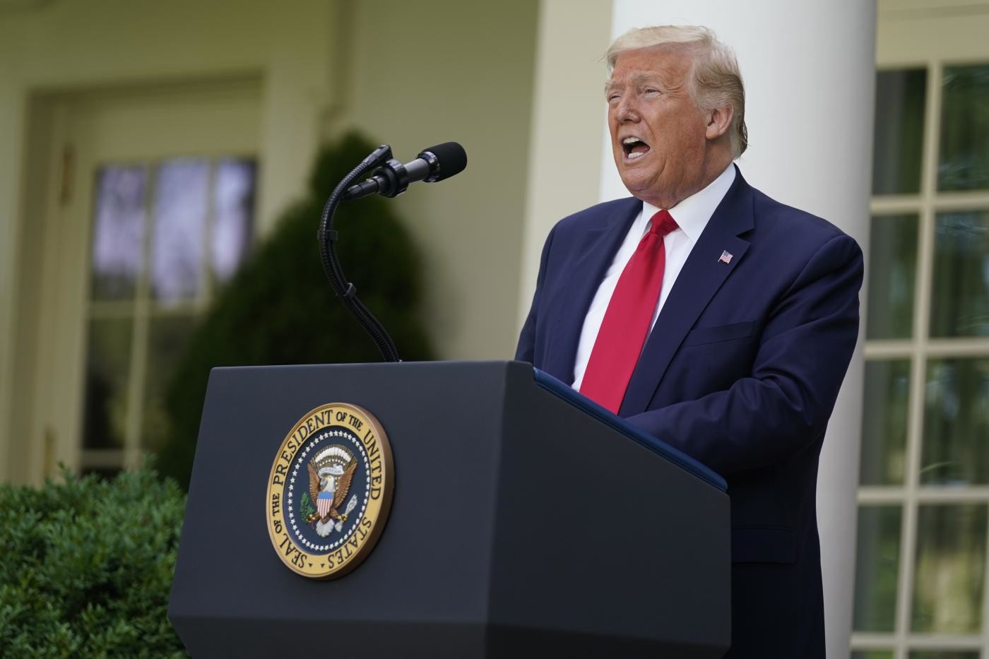 USA, Twitter smentisce Trump. Lui: negano la libertà di parola