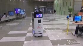 Coronavirus, in Corea del Sud un robot misura la febbre, igienizza e avvisa chi è senza mascherina