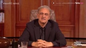 Crozza/De Luca se la prende con Zaia: “Frequentava veterinaria, non so se come studente o paziente”