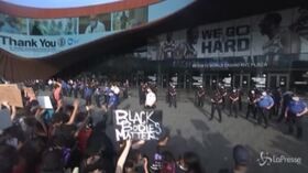 Morte Floyd, scontri tra polizia e manifestanti a New York