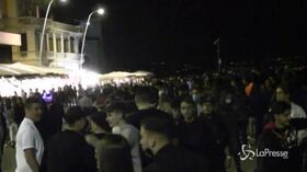Napoli: traffico in tilt, assembramenti e poche mascherine sul lungomare