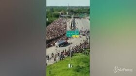 Morte Floyd, camion si lancia sulla folla a Minneapolis
